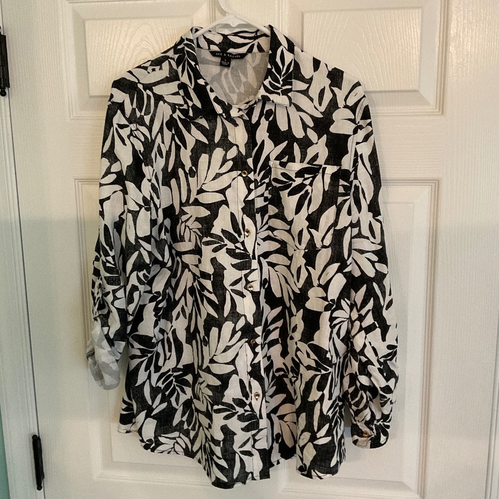 LADIES BUTTON BLOUSE. SIZE L.  Like new!  Black & White.  Zac & Rachel.
